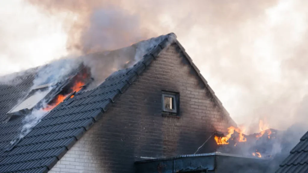 Cubre el seguro de hogar los daños de un incendio forestal